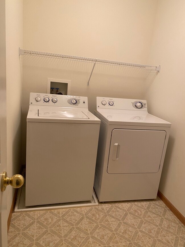 Building Photo - 15222 Florist Cir