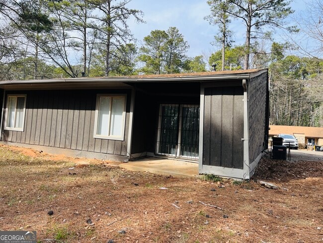 Building Photo - 142 Summerwood Dr