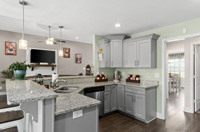 Building Photo - 784 Crestone Ln