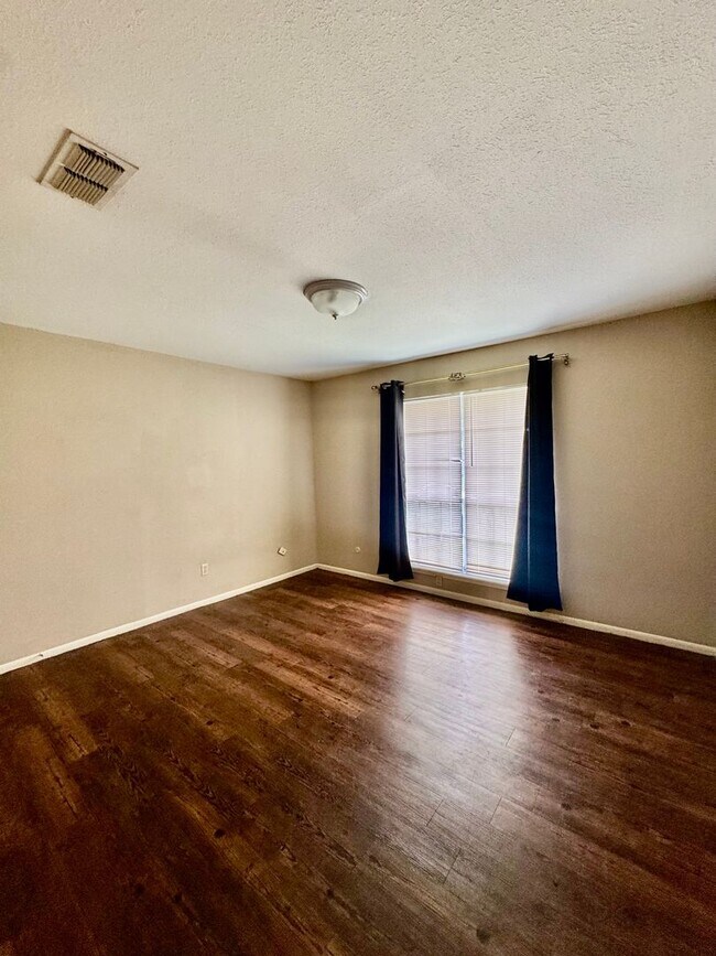 Building Photo - 5122 Moultrie Dr