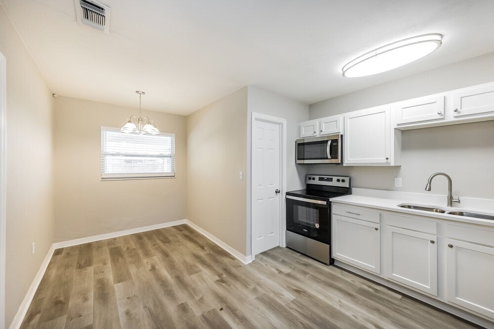 Building Photo - 5 Victoria Dr