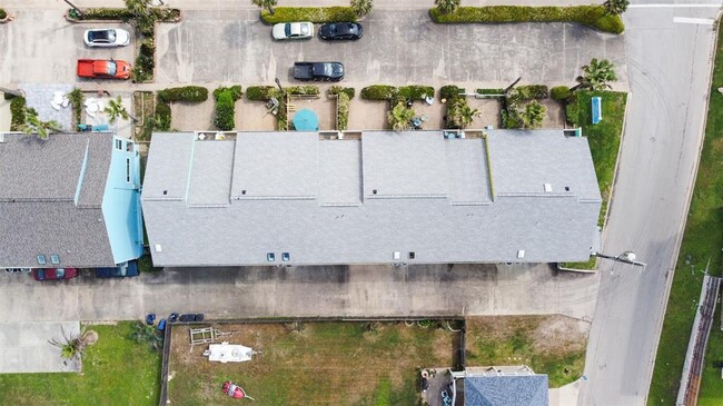 Building Photo - 8416 Seawall Blvd