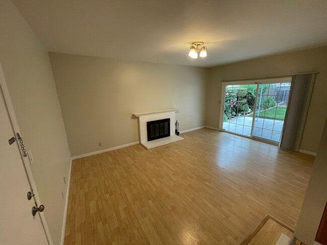 Building Photo - $3990 / GORGEOUS 4 BEDROOM SINGLE STORY HOME IN CABRILLO AREA OF NORTH FREMONT