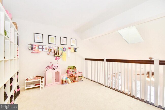 Building Photo - 102 Peregrine Ln