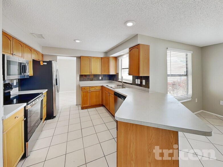 Building Photo - 6101 37th Ave W