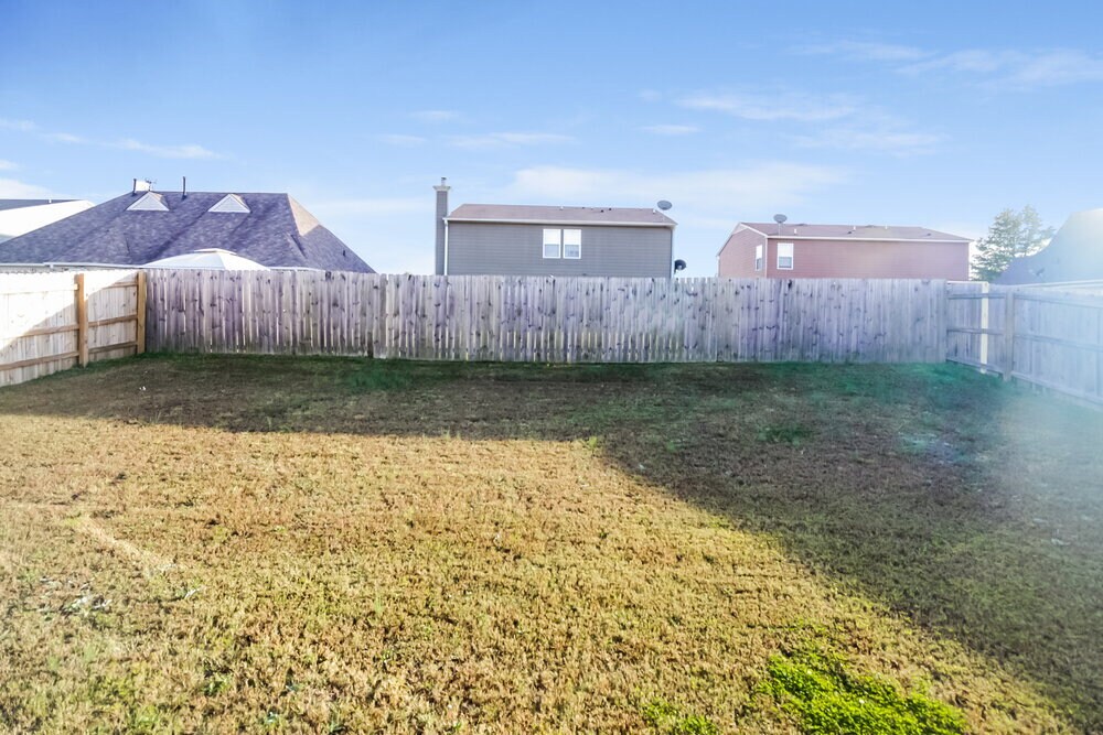 Building Photo - 7807 Birdwood Dr