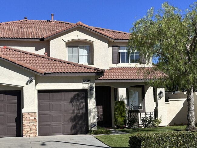 Building Photo - Executive 5-Bedroom Pool Home with Dual Master Suites in Stevenson Ranch