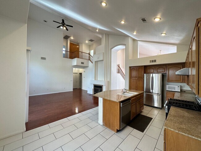 Building Photo - RHODES RANCH