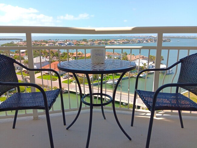 Building Photo - Stunning views, great amenities for 55+ re...