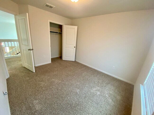 Building Photo - Spacious 4/2.5 beauty ~ Refrigerator/Washe...