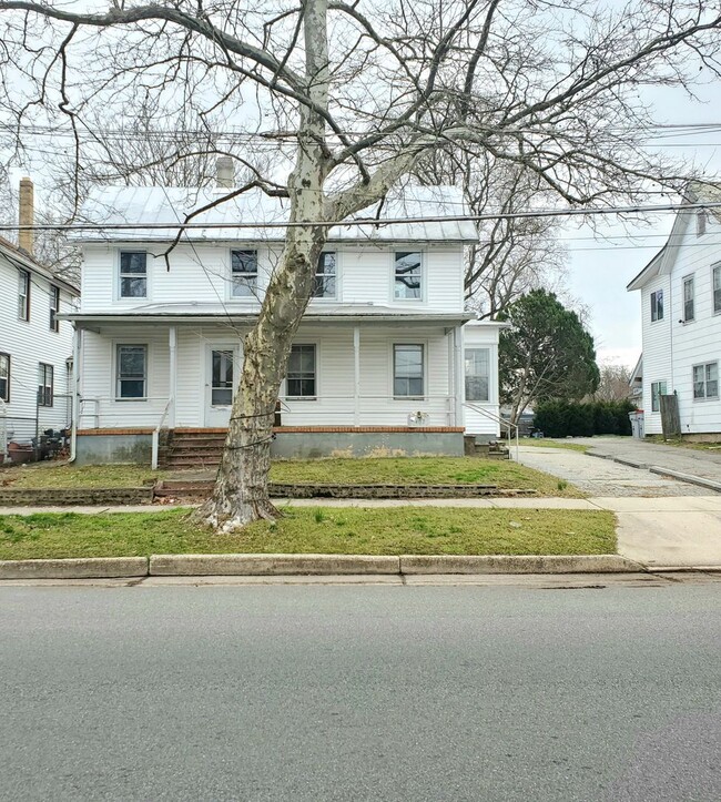 Building Photo - 407 S 8th St