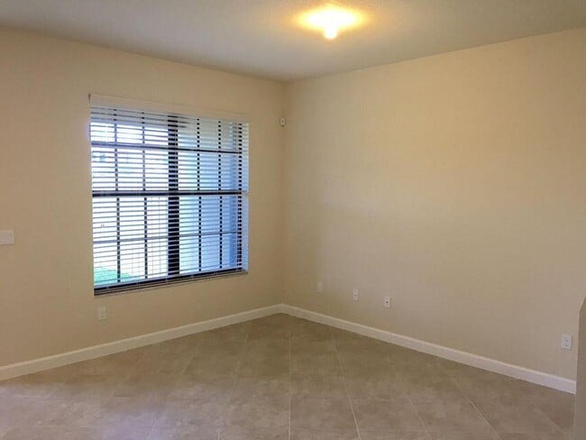 Building Photo - 10217 Wellington Parc Dr