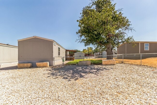 Building Photo - 105 E Briar Dr