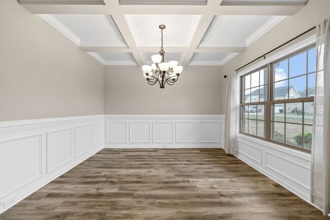 Building Photo - Pet Friendly Four Bedroom with Bonus!