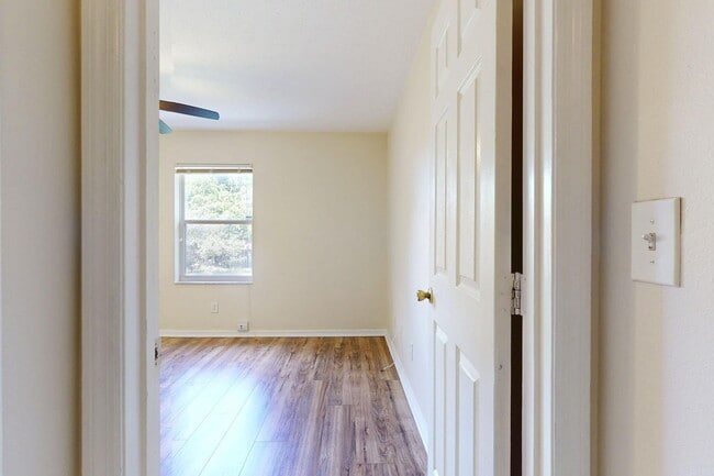 Building Photo - 967 SE Browning Ave