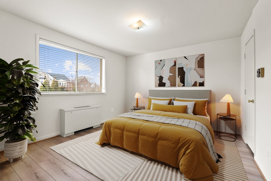 Building Photo - International Apartments