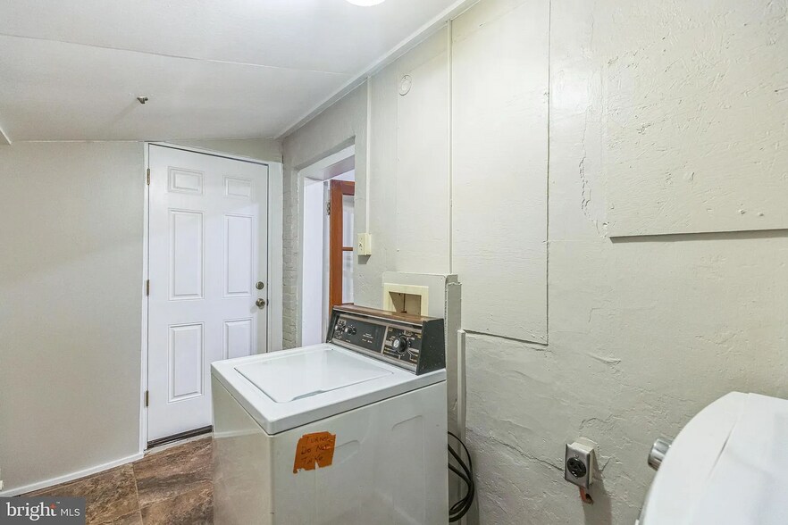 Building Photo - 1528 S 29th St