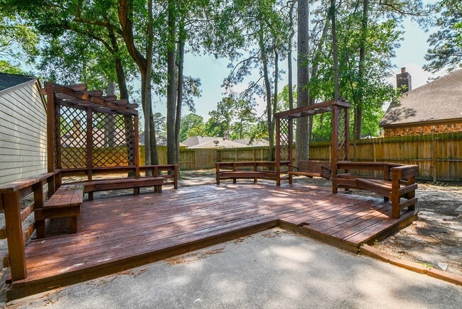 Building Photo - 3934 Forest Village Dr