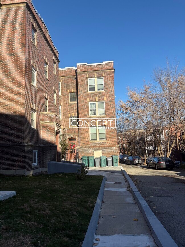 Building Photo - 7 James St