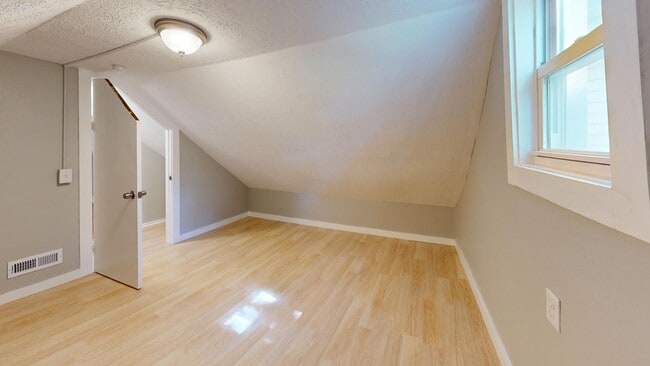 Building Photo - Clark / Fulton - 3 Bedrooms - 1 Bath - Single Family Home