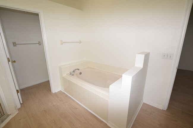 Building Photo - 14855 Hawksmoor Run Cir