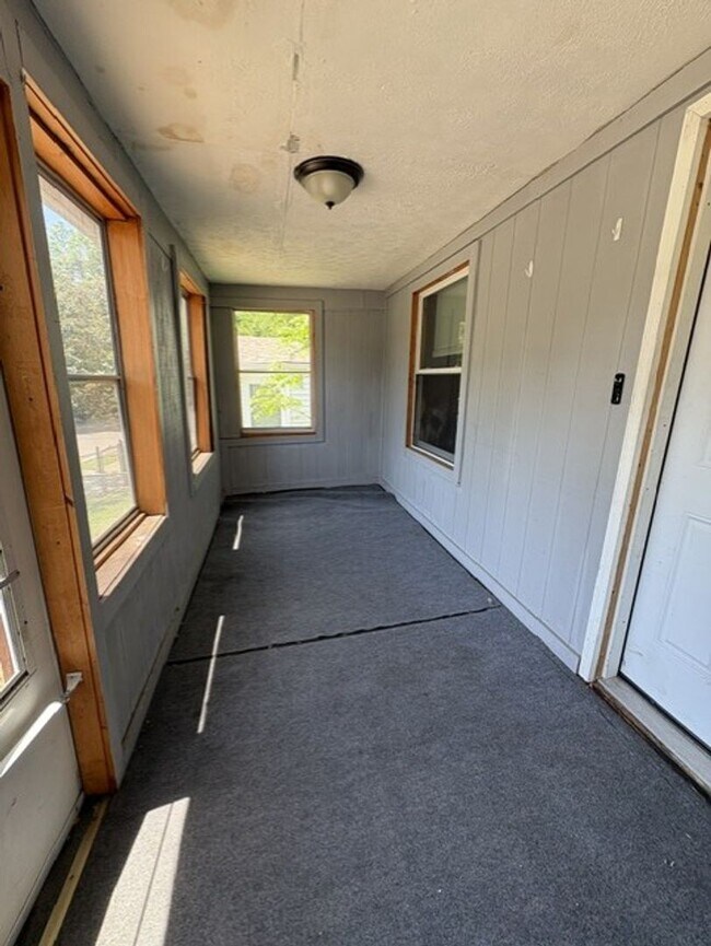 Building Photo - Comfortable 3-Bedroom Akron Home with Appliances Included