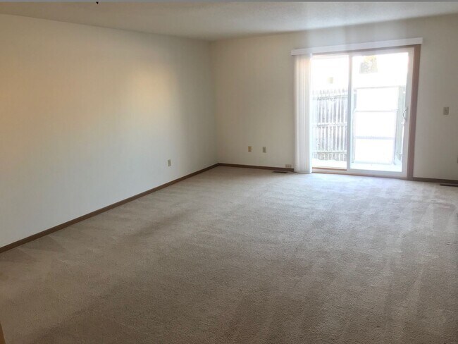 Building Photo - 2803-2811 Scarlet Oak Dr