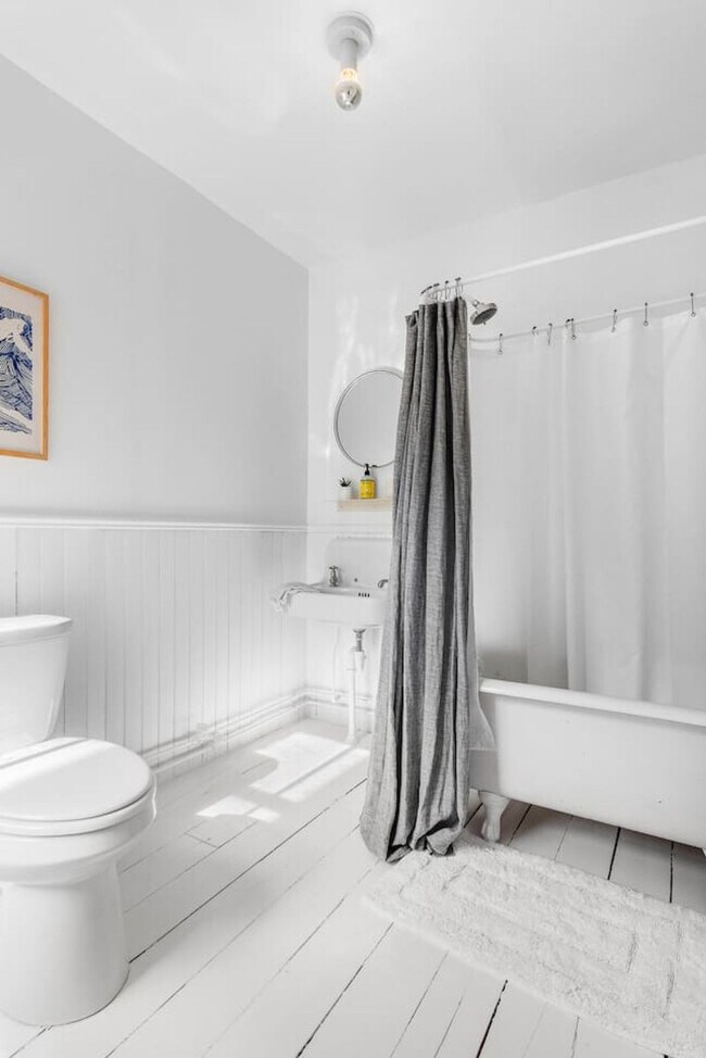 Building Photo - 1915 County Hwy 6