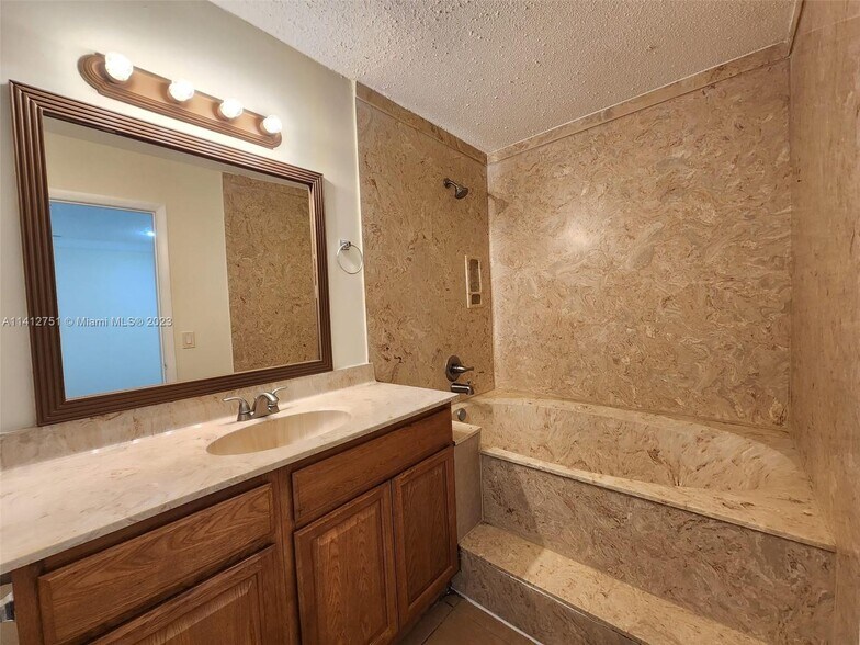 Building Photo - 6 Crossings Cir