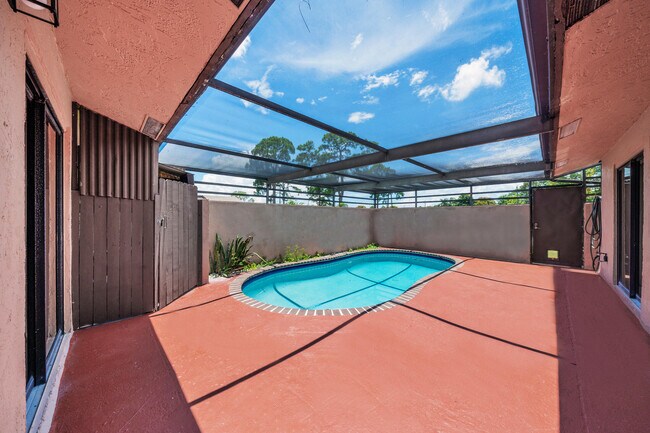 Building Photo - 4757 Sunny Palm Cir