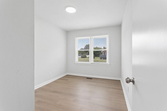 Building Photo - 3BR/1BA Renovated Brick Rancher | 1-Car Garage | Hampton – Coliseum Central