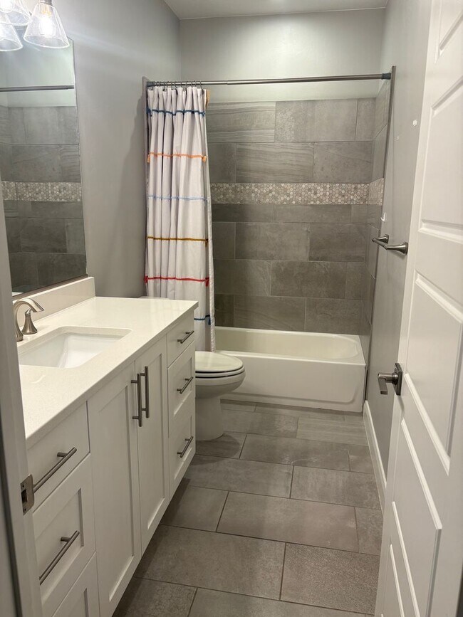 Building Photo - Charming 4-Bedroom Home in Highly Sought After Santa Clara!