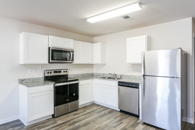 Building Photo - 121 Colonial Walk