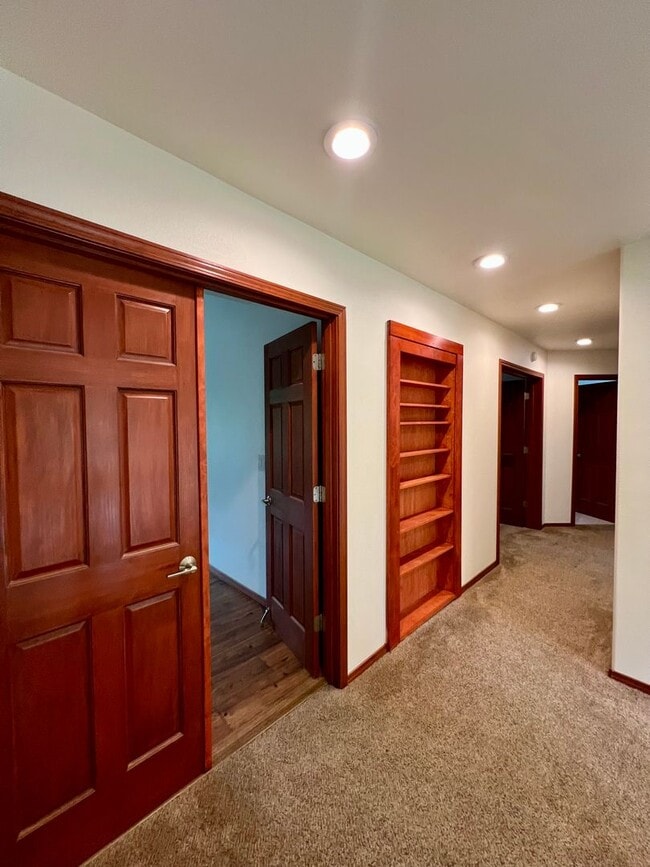 Building Photo - Stunning 3-Bedroom, 3-Bath Waterfront Home on the Chena River