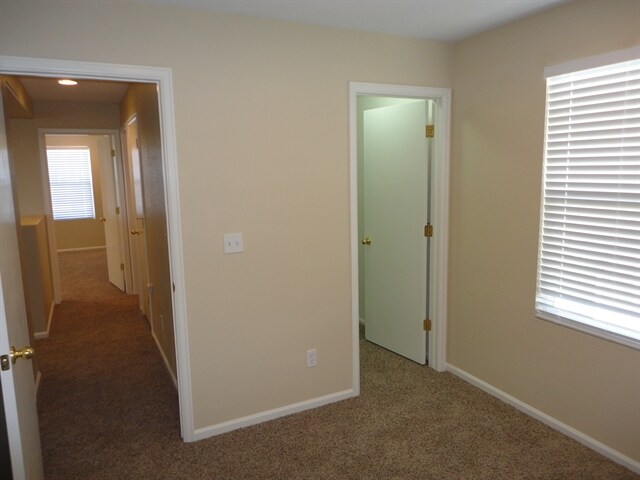 Building Photo - 201 Stagecoach Ln