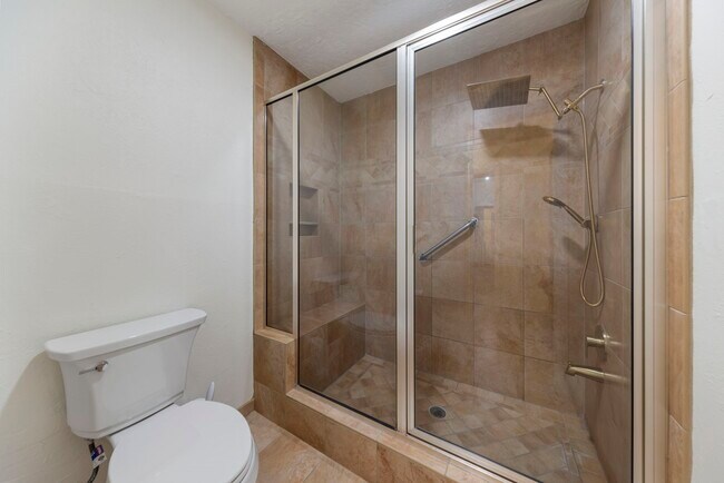 Building Photo - 10 Glorybower Ct
