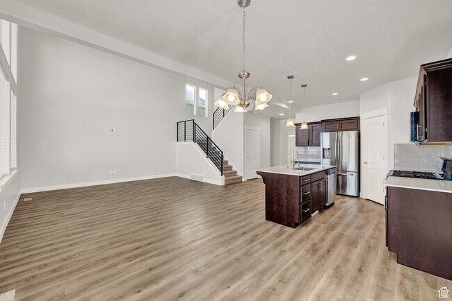Building Photo - 106 N Midland Dr