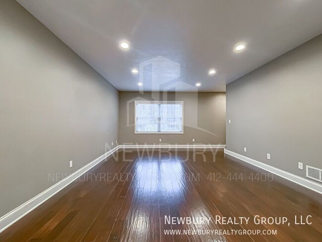 Building Photo - 2 Bedroom, 2.5 Bath Townhome - Discover th...