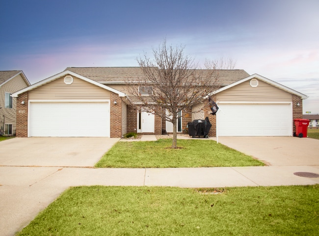 Building Photo - 1515 Prairie Dr