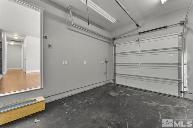 Building Photo - 990 Akard Dr