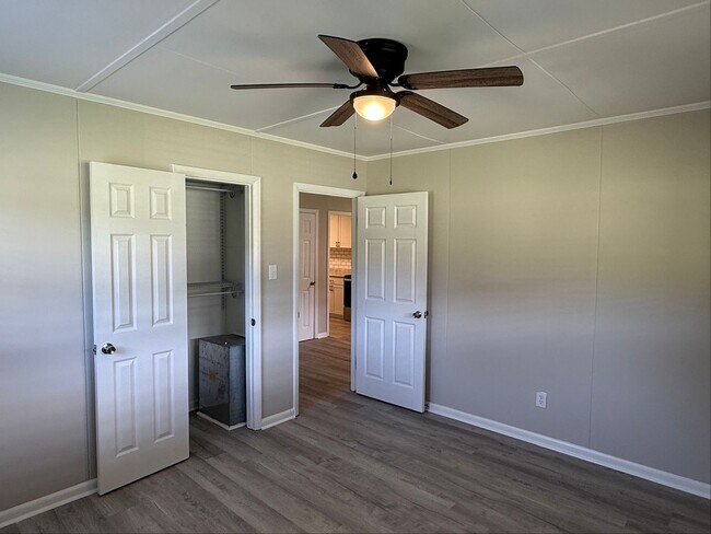 Building Photo - 1771 River Rd