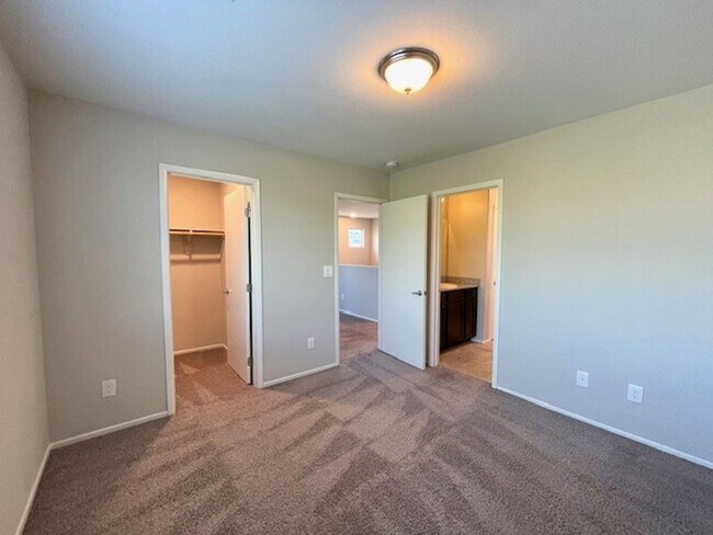 Building Photo - Beautiful South West Home-Coming Soon-8/21/26!