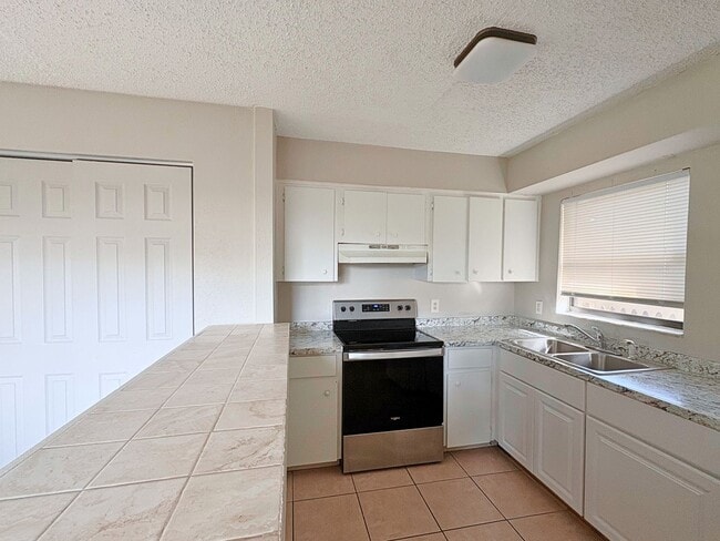 Building Photo - Charming Largo Home with a Spacious Fenced...