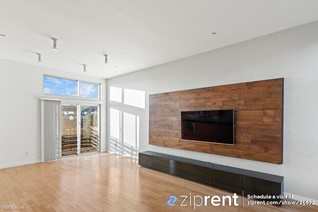 Building Photo - 2 br, 2 bath Townhome - 2910 Mandela Pkwy,...