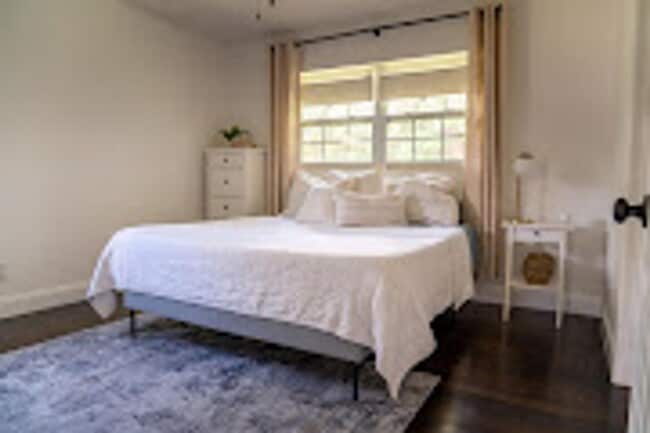 Building Photo - 901 White Ave S E