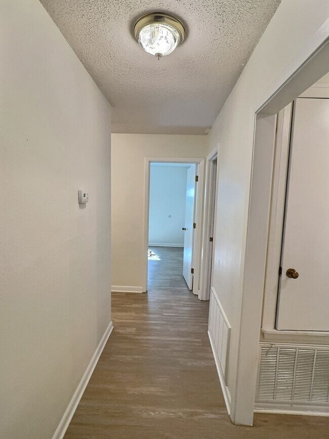 Building Photo - MOVE-IN SPECIAL! 3-Bedroom Home in Fort Ba...