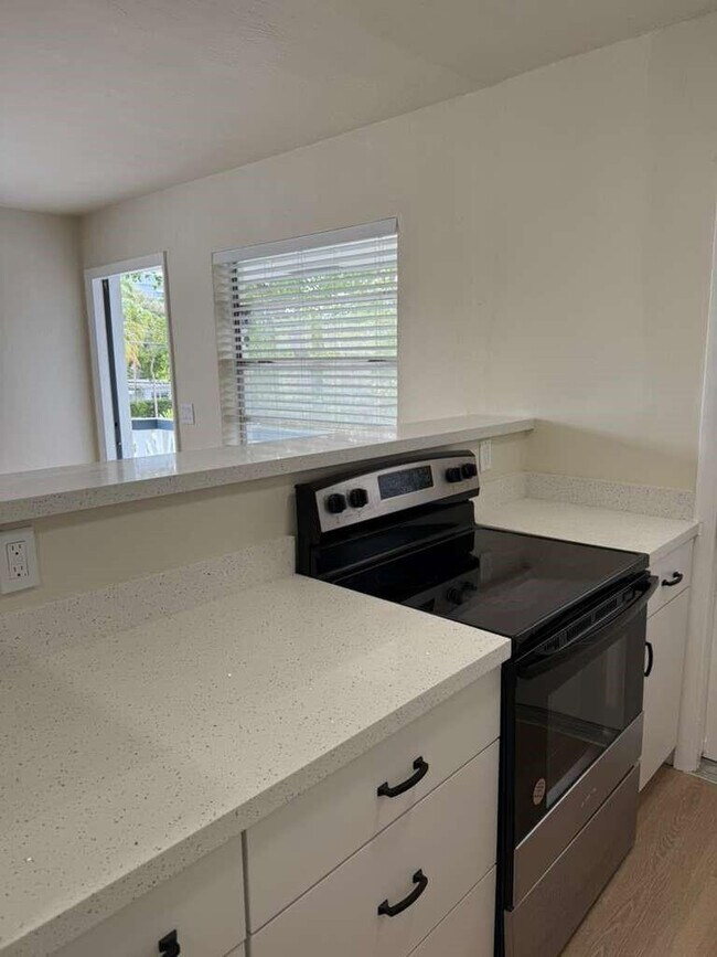 Building Photo - 101 SE 9th St