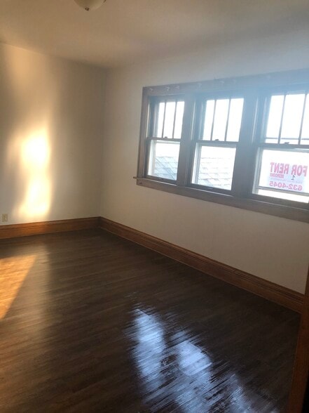 Living room - 2322 Spring St