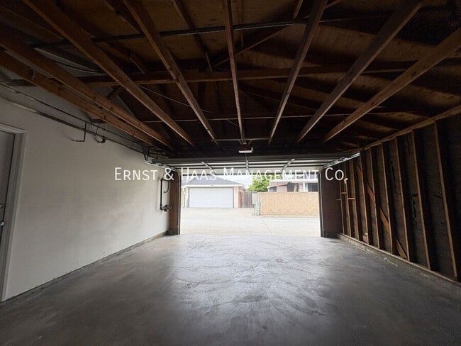 Building Photo - 8623 Cedar St
