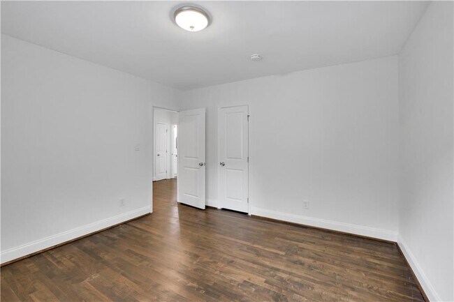 Building Photo - 2222 Beecher Cir SW